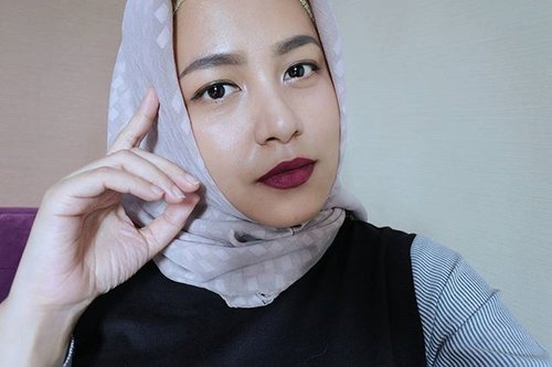 Give a woman the right lipstick and she can conquer the word.Lipstick from @polkacosmetics shade Blush Tambourine (Limited Edition).................#LYKEambassador #clozetteid #Blogger #indonesianblogger #beautyenthusiast #FashionEntusiast #BeautyLovers #FashionLovers #LifeStyleBlogger #beautyblogger #indonesianbeautyblogger #indonesianfemaleblogger #femaleblogger #indobeautyblogger #ootd #outfitoftheday  #streetfashion #dailyfashion #like4like