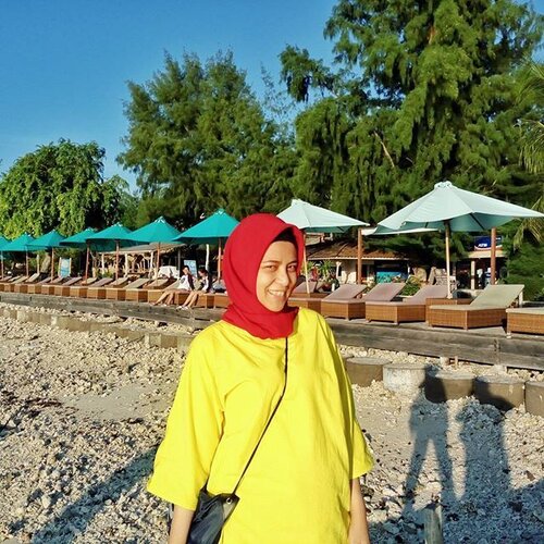 Bangun tidur, no make up lgsg selfie...siapa takut !😆😆Tips perawatan wajahku sangat simple, yaitu rajin bersihkan muka sebelum tidur atau setelah aktivitas diluar. Bersihkan muka dengan susu pembersih lalu lanjutkan dengan cleansing wash. Nah setelah itu ada satu ritual yg sudah bertahun tahun aku lakukan adalah kompres muka dengan es Batu, atau cuci muka dengan air es. Itu buat pori2 tertutup Dan wajah lebih Segar. Alhamdulillah wajahku gak pernah bermasalah, jerawat timbul sesekali itupun kalo menjelang haid. So, intinya supaya wajah sehat adalah jaga selalu kebersihan wajah Dan konsisten 😊 #mybeautyguide #CantikUntukSemua #clozetteid