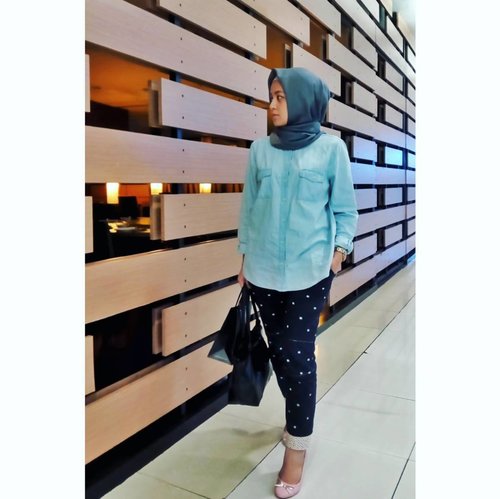 < favorite outfit >...#clozetteid #ootd #ootdindo #hijabootdindo #hijabfeature_2016 #hijaberkece #lookbookindonesia #instalook #like4like #photooftheday