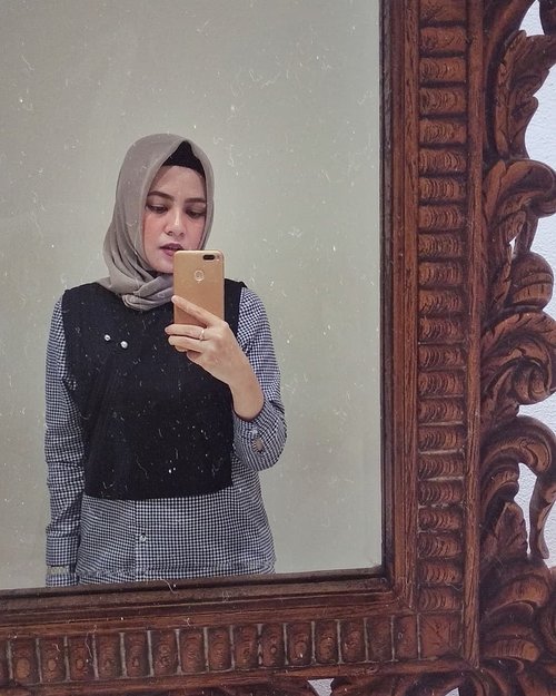 Mirrors show us what we look like, not who we are.So, don't take mirrors too seriously.Your true reflection is in your heart. ....#ClozetteID #personalblogger #personalblog #indonesianblogger #lifestyleblog #Hijab #likeforlikes