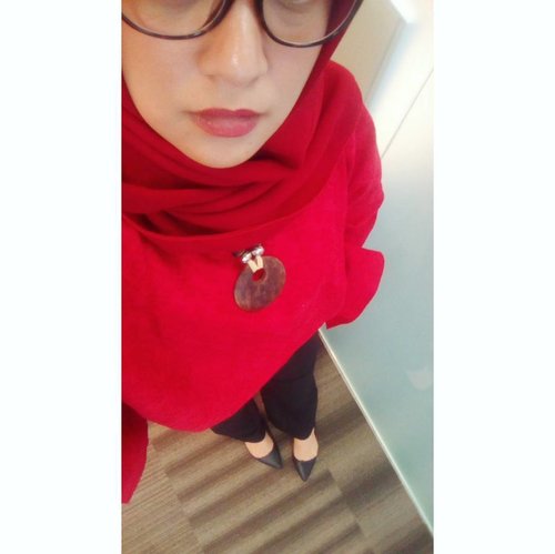 < RED >...#clozetteid #ootd #ootdindo #hijabootdindo #hijabgram #dailyhijab #instalook #instabeauty #instadaily #like4like #photooftheday #photography