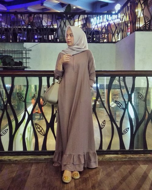 My kinda Sunday activity : nge mall, makan, nonton, liat2.Dress by @corliss.cloth ...#ClozetteID #personalblogger #personalblog #indonesianblogger #lifestyleblog #Hijab #likeforlikes