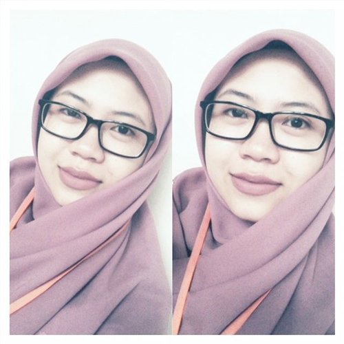 Sekali-kali main filter boleh dong... 😅 sambil nunggu murid yg mau ujian, tapi belum datang 😢 #clozetteid #selfie #selca #teacher #englishteacher #englishcourse #garut #gurugarut #filterfun #hijab #hijabi #indonesianhijabi #indonesiangirl