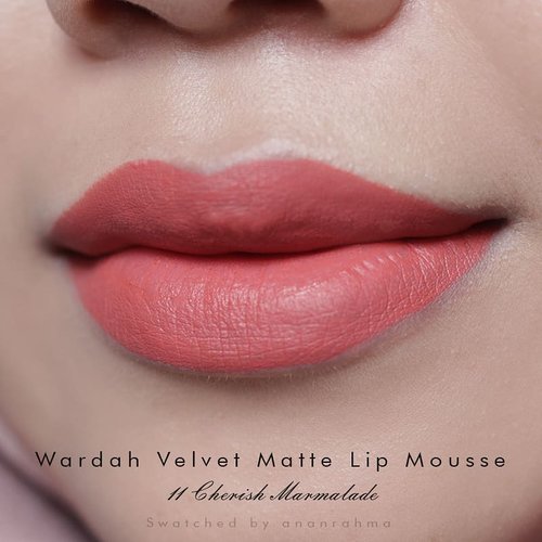 Aku malah suka yang ini sis @tikarahayu.ners, velvet matte lip mouse Cherish Marmalade dari @wardahbeauty.
.
.
#clozetteid #makeup #lip #lipswatch #liptint #lipcream #wardahbeauty #wardahlipcream
