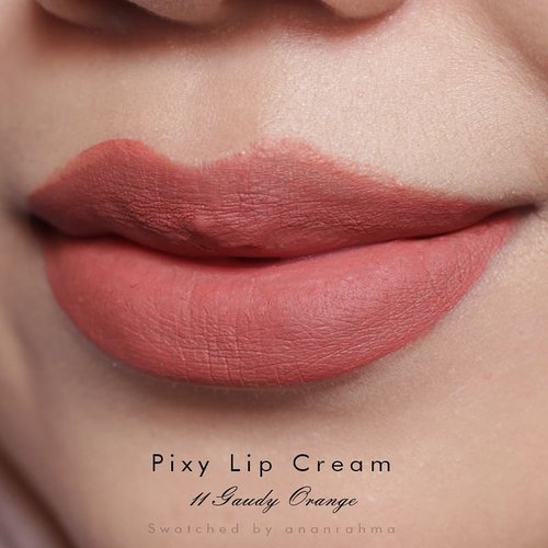 Current favorite lip cream is this shade, gaudy orange from @pixycosmetics
.
.
.
#clozetteid #makeup #pixy #pixycosmetics #swatch #lipswatch #swatches