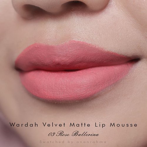 @tikarahayu.ners meminta swatch @wardahbeauty velvet matte lip mousse Rose Ballerina... Kayaknya gak cocok buat aku. .
.
#clozetteid #makeup #lipswatch #lip #lipcream #wardah #wardahbeauty #wardahlipcream