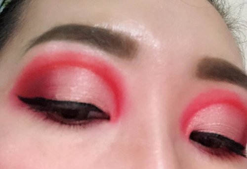 #makeuplook #eyemakeup #makeupideas #tampilcantik #beautybloggerindonesia #beginnermakeup #makeupbeginner #beautyentusiast #wakeupandmakeup #bunnyneedsmakeup #motd #clozetteid @clozetteid