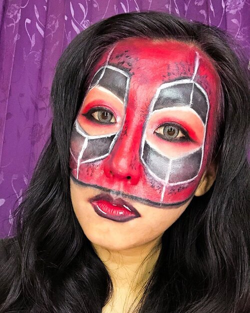 hiii ini adalah my fourth submission Halloween makeup versi aku untuk join ke acaranya Beauty Hackaton nya @nyxcosmetics_indonesia & @heidianatjahjadi @mmurwanti @blekribe ..Kali ini aku mengambil tema “Deadpool” yang inspired by @natzbuzzAku suka karakter superheroes ini karena kocak ga jelas gitu walaupun filmnya agak sadis yah.. Jujur aku merasa aku masih agak kacau dan kurang rapih terutama pada bagian garis putih itu tapi aku bangga bisa menyelesaikannya jugaSemoga aku punya kesempatan y bisa ikutan acara ini jadi bisa banyak belajar dan punya temen baruWish me luck y guys 🤗..#beautyhackathonlorealid #NYXCosmeticsID#blekribe #halloweenmakeup #halloweenmakeupidea #deadpoolmakeup #clozetteid