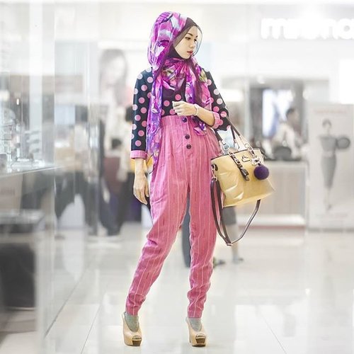 Active, stylish, and keep it simple.. #ClozetteID #GoDiscover #HitnRun #ootd #ootdhijabindo #ootdhijab #hijabindonesia #hijabfashion #scarfmagz #clozetter #hijabstyle #hijabstylish #pink #throwback #throwbackthursday