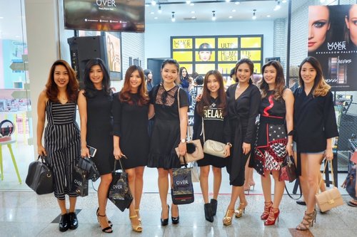 At @makeoverid grand opening with these pretty make-up enthusiasts

#beauty #makeup #makeupjunkie #beautyblogger #blogger #beautydept #beautydeptid #headtotoe #headtotoeasia #makeover #ootd #clozettedaily #clozetteid 