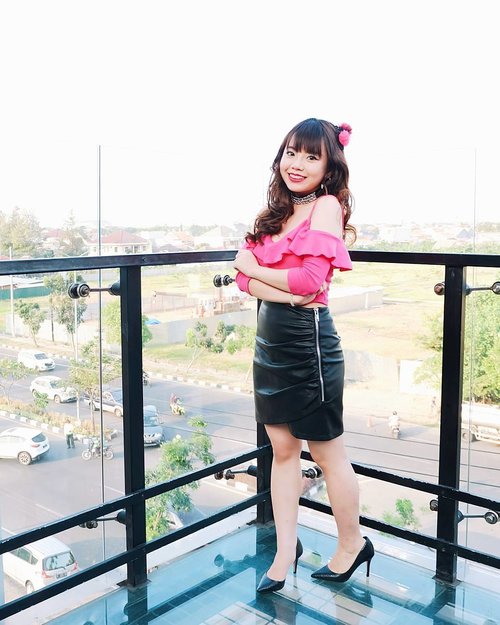 smile even when the odds may not be in your favor 😆❣️ can't get enough of this Barbie-inspired look. It never crossed in my mind that leather skirt, and even pointy shoes, could be dressed up in a cute manner too!

This outfit perfectly describes my style, how I always try to achieve a cute look but also want a chic & sleek touch to it. 
#clozetteid
#starclozetter
#今日のコーディネート 
#今日のメイク 
#今日のコーデ 
#コーディネート 
#コーデ 
#可愛い
#かわいい
#OOTDsbbmember