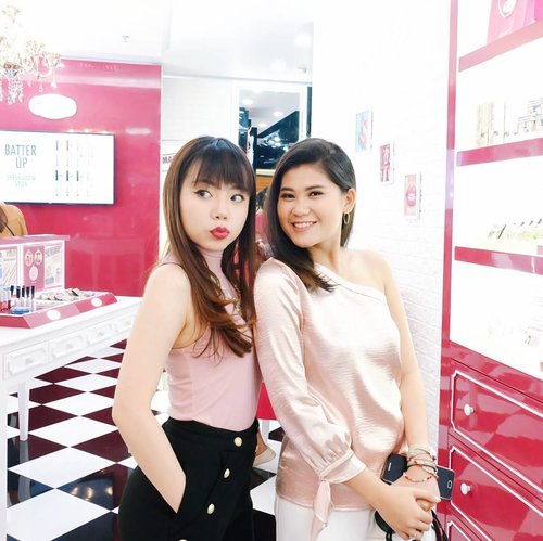 The Balm's Girls ✨💄 Congratulations @thebalmid and @adedode for the Surabaya makeup studio opening party ♡
Great prosperity ahead and see you again in the next event! 😆
。
。
#thebalm
#thebalmid
#thebalmsurabaya
#clozetteid
#YouxTheBalm
#thebalmxclozetteidreview
#clozetteidreview
#今日の服
#今日のファッション 
#ファッション 
#服
#可愛い
#コーディネート 
#コーデ