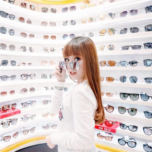 Finally @bape_us Eyewear Collection is available in Indonesia 🇮🇩 Go to your nearest @sunglassplanet and @optiktunggal to get them! 🕶️👓 .
.
Thank you @sunglassplanet for having me ❣️ PS: I gotta archive my previous Zepeto post lol but will reupload the pics later! Feed matters, everyone #pemujafeed 😉
.
.
#bapeeyewear 
#bapeeyewearid 
#sunglassplanet 
#sunglass 
#sbybeautyblogger 
#surabayabeautyblogger 
#sbbevent
#bape
#eventsurabaya 
#abathingape 
#clozetteid 
#beautyinfluencer