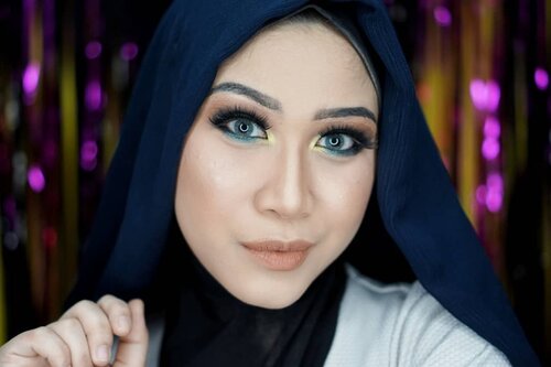 kira-kira bikin video apa lagi ya gengs.. huahaha.. .
#clozetteid #makeup #smokeyeyes #eyemakeupideas #glowingmakeup