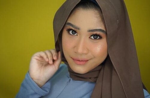 entah senyum jenis apa ini.. tapi besok insyaAllah up tutorialnya 😘🤣 #clozetteid #naturalmakeup #makeupnatural