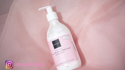 Siapa yang ga mau kulitnya cerah coba kaan..hahahaa..Aku juga mauu.. Kali ini aku review rangkaian body care dari @scarlett_whitening .Produk-produk Scarlett yang aku pakai antaralain: body scrub, body shower scrub, dan body lotion Romansa.Cek detail review aku di youtube channel aku (Youtube : Hai Ariani), ini linknya https://youtu.be/nKXzF28FzqQ atau kamu bisa klik di bio aku.#Clozetteid #scarlettwhitening #scarlett