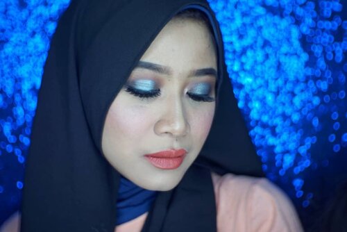 aku pake @pixycosmetics pixy matte in love yang shade nya marry orange...Teksturnya aku suka banget, pigmentasinya oke banget satu layer aja bisa nutup warna asli bibir aku...tapi karena dia bentuknya stick (bukan lip cream), udah pasti dia transfer, tapi pas transfer juga ga langsung ilang juga.. nyaman banget dipake sehari-hari.😍😍😍#clozetteid #pixymatteinlove #pixycosmetics