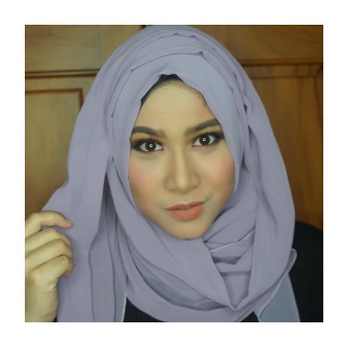 Assalamualaikum gengs.. aku bikin tutorial makeup kaya gini.. link nya : https://m.youtube.com/watch?v=h6T3Msq3mo4 or just click on my bio. Ini pakai 100% produk lokaaaal 😍😍😍😍😍😍
.
Thank you
.
 #vlogger #beautyvlogger #produklokal #clozetteid #indonesianbeautyvlogger