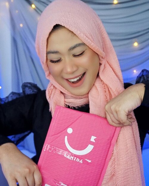 ALERT! GUYS!!!Kemaren aku baru aja beli produk makeup di @Lamida.idBuat temen-temen yang belum tau, @lamida.id adalah beauty eccomerce terbaru yang bukan sekedar platform beauty aja, tapi juga sebagai support system yang sangat mendukung kita untuk tetap percaya diri, dan empowering lewat campaign #MEaningful nya.Sekarang @Lamida.id lagi Celebrate Your Beauty dengan memberikan discount besar-besaran untuk semua produk yang ada di @Lamida.id.YUK BURUAN BELANJA, Langsung Download dan buka applikasinya! ❤️❤️😍😍#Lamida #Meaningful #CumadiLamida #PastiOriPastiHemat #clozetteid