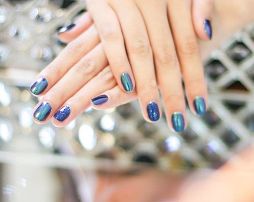 Loving my blue-ish chrome nails by @ellerysby 💅🏻 #clozetteid