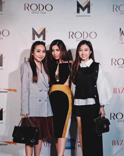 Yesterday attended @rodosince1956 X @masari_ind @shopatmasari F/W 2017 Preview featuring Fashion Show Ready to Wear Collection by @sean_sheila with handbags and shoes from RODO 👛👡
_
Thank you cici @amandaakohar for inviting! 😚
#clozetteid #rodoxmasarishop