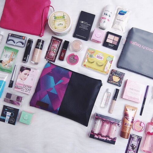 [GIVEAWAY ALERT!] NO NEED TO REPOST! Iseng2 bikin giveaway kecil2an untuk temen2 yang sudah baik hati support devita in anyway 🙏🏻.Giveaway dibuka sampai 12 April 2017 😛 Pengumuman 13 April 2017 👻.Ada 3 beauty pouch yang devita sediakan untuk 3 org pemenang! Yay! Masing2 beauty pouch ada 13 items termasuk pouchnya 😍 Pemenangnya dipilih secara random yaa, jadi semua dpt kesempatan yang sama 😝.Caranya gampang banget, nggak perlu repost sama sekali, dibaca baik yah teman2 :1. Follow Instagram @devolyp2. Subscribe ke YT channel /devitalesmana133. Comment di blogpost manapun di blog (castleindeair.blogspot.com)4. Done! Comment di post ini, mention 3 teman kamu untuk join giveaway ini! 😆 devita hitung entry nya dari comment ini, 1 comment = 1 entryGoodluck, babes! 💕....#clozetteid #giveawayindonesia #giveawaymakeup