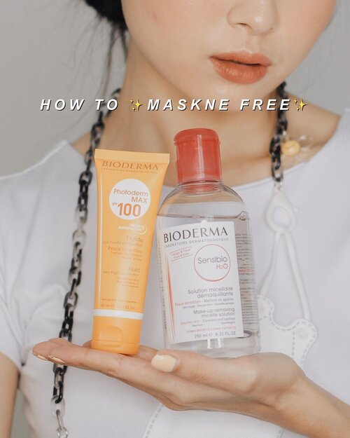 How to ✨#MaskneFree✨ Bersihkan muka setiap hari secara rutin, pagi dan malam, juga saat setelah memakai masker. Biasanya, kita sweating juga kan kalo udah pakai masker seharian.Kalo soal bersihin muka, aku paling percaya sama @bioderma_indonesia #SensibioH2O Why? Karena #Bioderma Sensibio H2O using Highly Purified Water sehingga bisa 99% Makeup Removes, 98% Fine Particle Removes & 78% Heavy Metal Removes✨ Udah gitu ini aman juga untuk kita yang kulitnya sensitive👌🏻Nggak cuma itu, sehari-hari kita juga harus tetep rutin pakai Sunscreen, jangan dikira udah pakai masker nggak perlu pakai Sunscreen. NO NO❌ Nah, buat temen-temen yang takut breakout karena pakai Sunscreen, cari Sunscreen yang Hypoallergenic & Non Comedogenic👌🏻Bioderma #Photoderm SPF 100 PA++++ issa very high protection Sunscreen yang bisa banget jadi andalan kamu setiap hari. It's Paraben & Fragrance Free too!🥰 Yuk jaga kesehatan kulitnya, cause you should #RespectYourSkin😉#BiodermaIndonesia #BiodermaXClozetteIDReview #ClozetteID