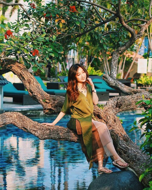 A perfect day to reflect, reset, and recharge for another great week 👌🏻 happy Sunday! 🌞
.
👣 wearing sandals from @ipanema.indonesia 📷 @amandaakohar 😘
#ootdindo #lookbookindonesia #looksootd #clozetteid