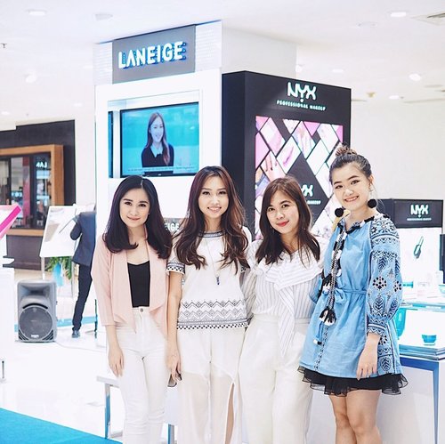 Congratulations @laneigeid for the Grand Opening of G5 Counter at Sogo, Tunjungan Plaza 4 ✨
Girls! New products are coming for you! One of them is their Two Tone Shadow Bar. You can find it only at #Laneige G5 Counter (Sogo Plaza Senayan, Jakarta & Sogo TP4, Surabaya) 👌🏻
_
Thank you so much @laneigeid @haniprmt for inviting! I can't wait for the upcoming new products from #laneigeid 🙈
_
#clozetteid #clozetteambassador #beautybloggerid