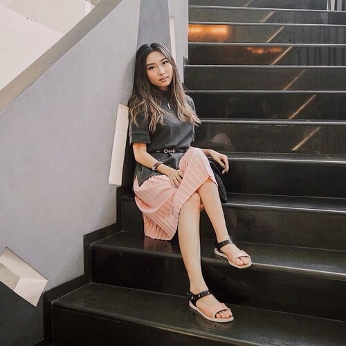 —— back to square-ratio photo after months using 5:4 😆✌🏻 #melissagirlsclub detected, wearing the most comfortable sandals from @melissashoes_id mirror collection x @andienaisyah 📷 @jessicadevinas .
#ootdindo #lookbookindonesia #clozetteid #shoxsquad