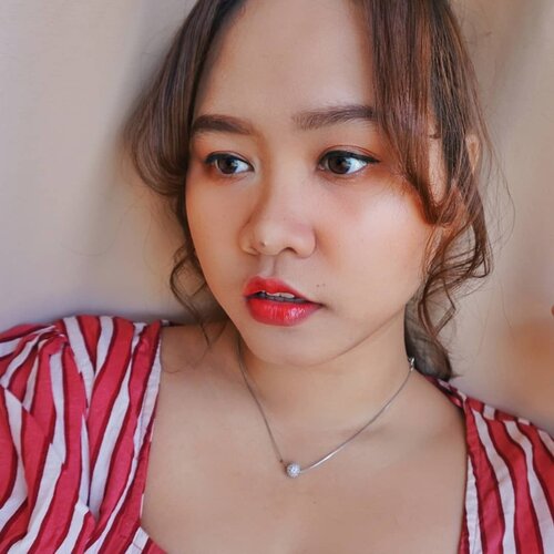 ☀️Lagi suka pake warna lipen yang cenderung ke orange warnanya! Terus ditambah lip gloss diatasnya (dikiiit aja!)--Lip cream from @myred_a shade 856Lip gloss lupa dari brand apa nanti ku update lagi--#clozetteid #cchannelbeautyid @cchannel_beauty_id #beautybloggerindonesia #summermakeup #freshmakeup #niiasantoso #ragamkecantikan