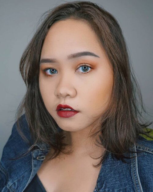 💄Lagi pake lipen Maybelline Super Stay Matte Ink shade 501st Impression sudah ada di highlight ya (LIPEN)Sebenernya kemaren aku uda ngetes untuk kedua kalinya dan hasilnya malah bagusan yang pertama kali coba. Mungkin salahku di tes yang kedua kemarin aku tidak membiarkan lipen ini untuk nge-set terlebih dahuluJadi si lipen belom ngeset uda ku buat minum aja. Transfer sih. Tapi dalamnya doang. Besok2 mau nyoba tes ketiga, mau ngeliat gimana hasil tes ketiganya ntar--Nanti ku update kembali ya--#clozetteid #maybellinesuperstaymatteink #ragamkecantikan #beautiesquad #beautybloggerindonesia #beautygoersid #maybelline #tampilcantik #peachyqueenblog