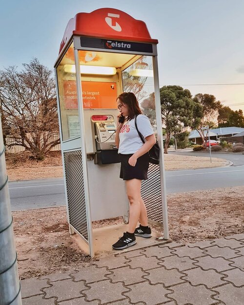 📞
Hello?
It's me
I was wondering if after all these years you'd like to meet
--
Haha you sing you lose!
--
By the way guys, di Australia tepatnya di Adelaide masih banyak telepon umum macem begini bertebaran dimana-mana

Dilansir dari news.com.au, menurut Australian Communications Media Authority (ACMA) masih ada sekitar 24.573 telepon umum tersebar di seluruh penjuru Australia (data 2016)

Di era seperti ini saat hampir semua orang memiliki telepon genggam, telepon umum ini tetap ada sebagai fasilitas umum yang dapat digunakan siapapun. Tidak hanya itu, ada beberapa telepon umum yang menyediakan wifi juga (tapi tetap harus sudah registrasi sebelumnya)

Menurut yang saya baca, telepon umum ini harus tetap ada disana untuk membantu teman2 homeless atau yang low income yang kesusahan membeli telepon genggam. Telepon umum ini lah yang nantinya akan membantu mereka jika ada kepentingan mendesak atau darurat
--
#bloggersunitedau #beautybloggerindonesia #telstra #telstrapayphone #adelaide #clozetteid #travelblogger #ootdblogger