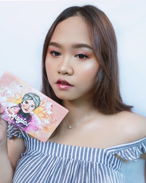 🌟Have you guys watched #niiasquicktutorial video using face palette from @avionebeauty x @inivindy ?Honestly, I was really happy that I bought this product. Not only is the products itself is awesome! But also travel friendly! The color itself also suits my personality, especially the blush on and highlighters!--#clozetteid #avionexinivindy #avionebeauty #magicpaletteinivindy #ragamkecantikan #travelmakeup #tipskecantikan #makeupseharihari #makeuptutorials