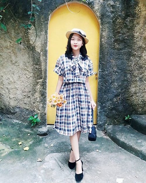 The 50s is next and together with the 40s are my favourite eras. I like the 60s and 20s but it doesn't suit me as much. The 30s era is often overlooked but it is intensely glamorous and very difficult to find items from.

#fashionblogger #clozetteid #katespadeXfimela #starofyourownshow #faces_and_style_photo_contest_iii #category1_vintagelook