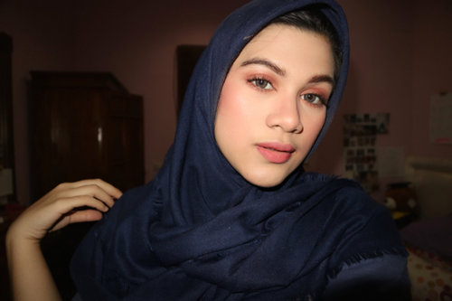 I feel like a strawbewwy 🍓
.
So i made this look with only one palette: @nyxcosmetics_indonesia cheek palette and use it as eyeshadow, blush, contour and hightlight. Will post the mini tuts soon ✨
.
I realized that sometimes us, girls, are struggling in finding what to buy, what can cover all of our needs. So i decided to make #AmandaOnBudget to give recommendations about multitasking palettes, worth to buy items, etc 🌞