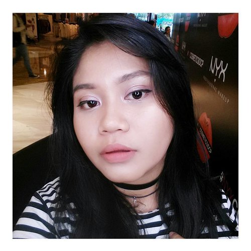 First experience using ringlight from @nyxcosmetics_indonesia a couple week ago at Central Park. I just took a selfie with my bapuk phone, and look! Omg ma photo sosososo bright and sharp and also loves my eyes' effect like an angel. LOL.
Thank you NYX sudah nyediain dan nyalain ringlightnya, luv luv 💕💕 #clozetteid #makeup
#nyxcosmeticsid
#nyxcosmeticsidcp
#ringlightgratis