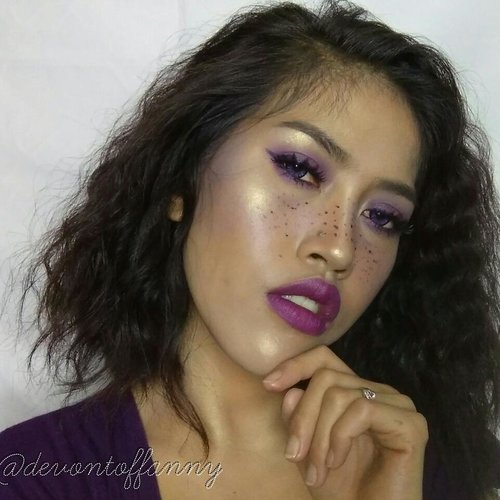 This is my look for #onecolormakeup collab with @atomcarbonblogger 
I choose purple for the look.. Hope u like it😊😊 .
.
.
#atomcarbonblogger #kbbvonecolormakeup #onecolormakeup #indonesianbeautyblogger #beautybloggerindonesia #makeupaddict #makeuplover #makeupfreak #wakeupmakeup #makeupideas #makeupinspiration #clozetteid #purplemakeup #makeupgeek #instabeauty #instapic