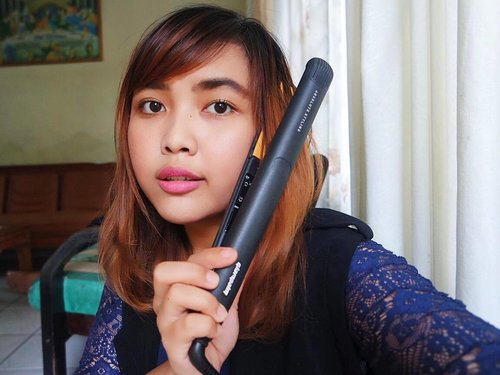 Don't mind spending my salary for this @glampalmindo hair styling iron because I always have my time to manage my hairstyle in just a minute. You know; I've shared some informations about this premium hair iron from South Korea, many Korean youtubers, actresses and hairstylists use this too. Why?1. It has ceramic coated heat plates that can prevent damage to the hair & scalp2. It can minimize the pressure on the hair and transmit heat equally on the hair so that my hair will go smoother3. Quick heat up and fast temperature recovery4. Its Sleep Mode, if there is no temperature changer for over an hour, the iron stops heating for safety eventually5. With free-voltage, the irom can be used anywhereLast but not least, It is really easy to use during styling. Trust me 😌 I wish I can go to South Korea soon so that I can visit the Glampalm store myself #CLOZETTEXGLAMPALM #GLAMPALMINDO #ClozetteID  @clozetteid