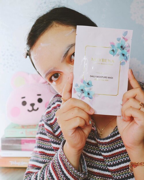 Can’t even count how many times I said I love sheet mask than wash off mask. Sheet mask is a way too practice in real for me, a busy bee + lazy ass haha krna akhir-akhir ini aku lagi rajin rajinnya mainan sama makeup, skincare routinenya gk boleh kendor, gk boleh skip biar gk rewel kulit wajahnya 🙂