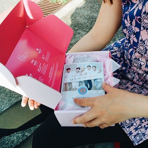 안녕하세요 Hello, Beautiful!
Just received this fabulous beauty pink box sent all the way from South Korea. I really had a fabulous time shopping @AltheaKorea Indonesia! Thank you for giving me the opportunity to experience as one of beta tester of Althea website ❤️ #clozetteid #clozette #beauty