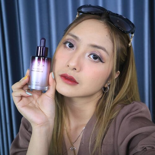 Missha Time Revolution Night Repair Probiotic Ampoule @altheakorea ini jadi ampoule favorite.Dulu aku punya yang Borabit Ampoule dan sekarang repurchase yang baru ini. Ada sesikit perbedaan di texture dan aroma tetapi hasilnya gak pernah mengecewakan.Ini salah satu senjata aku sebagai anti aging dan masalah skin texture 😍Dengan kandungan Bifida Ferment Lysate dan Niacinamide bagus untuk mencerahkan bekas jerawat, mencerahkan noda2 dan memperhalus texture juga mengurangi garis garis halus. Texturenya untuk yang versi baru ini lebih light dan lebih harum. Dipakai hampir mirip dengan face oil gitu tapi versi lebih ringannya jadi wajah glowing dan moist😍 .Soon aku akan share skincare routine aku 1bulanan ini dengan ampoule ini tentunya ❤.Kalian bisa beli di @althea.official ya.. Langsung dkrm dari Korea dan pastinya Original.  #fdbeauty #clozetteid #universalhairandmakeup #uhmvideo #ivgbeauty #makeupclips #fiercesociety #tampilcantik #wakeupandmakeup #makeuptips #indobeautygram #makeupaddict #koreanskincare #beautyandhairdiaries #undiscovered_muas #indovidgram #makeupvideo #lagirlindonesia #missha #beautyguruindonesia #beautygram #beautybloggerindonesia #muablora #altheaangel #discovervideos #nyxcosmeticsid #althea #glammakeup #altheakorea