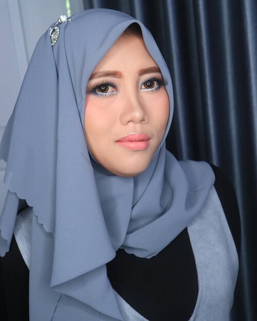 Makeup detail for pretty Neni💖

Soft grey smokey 💖  #makeuptips #eotd #mua #makeupartist #fdbeauty #clozetteid  #makeupartistsemarang #eyeshadow #eyelash #anastasiabeverlyhills #potd #makeupartistindonesia #motdindo #indobeautygram #nyxcosmetics #dressyourface #weddingmakeup #instamakeup  #tutorialmakeup #muajakarta #fotdibb #tipsmakeup #muablora
#mua #makeuppesta #fotd #ivgbeauty #makeupartistjakarta #belajarmakeupmurah #tipsdandan