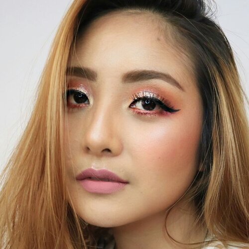 ✨ Elizavecca Primer@esteelauder Double Wear Foundation@maybelline Fit Me ConcealerRire Luxe Dual Stick@jafra_id Creme Blush in Cashmere MauveCity Colour trio blush@nyxcosmetics_indonesia Genius of StrobeCoty Airspun Loose Powder.@viva.cosmetics Eyebrow pencil in Brown@kleancolor Frameous Brows @beautycreations.cosmetics Tease Me Palette@mizzucosmetics eyeliner @maybelline The Hyper Curl.@colourpopcosmetics Ultra Matte Lip in Clueless.#fdbeauty  #clozetteid  #universalhairandmakeup #uhmvideo #ivgbeauty #makeupclips  #fiercesociety #tipsmakeup #makeuplover #wakeupandmakeup #makeuptips #indobeautygram #makeupaddict #colourpop #amazingmakeupart #anastasiabeverlyhills #undiscovered_muas #indovidgram #tutorialmakeup#makeupvideo #make4glam #discover_muas  #beautyguruindonesia #beautygram #beautybloggerindonesia #nyxcosmeticsid #indobeautysquad #discovervideos