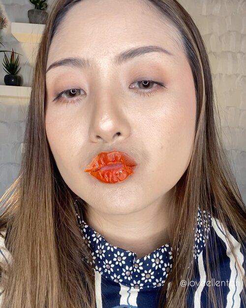 Guys.. racunn. 🥰😁.Yang males touch up lipstick nih pakai tatoo bibir ajahh.. tahan sehatian l😁Rouge Star Plumping Lip Tattoo Pack ini masih terbaik dari lii tatoo yang sudah aku coba.. cek bideoku alasannya ya 🥰😘.Kalian bs order klik aja link diprofile aku atau link dibawah ini yah..http://hicharis.net/ellentan/1rm9#CHARIS #CATRIN #ROUGESTARPLUMPINGLIPTATTOPACK #LIPTATTOO @hicharis_official @charis_celeb#clozetteid #fdbeauty  #newyear2021 #ivgbeauty #makeupclip #makeuptips #indobeautygram #koreanstyle  #cchannelfellas #indovidgram #makeupvideo #beautyguruindonesia #beautygram #beautybloggerindonesia #muablora  #nyxcosmeticsid  #indobeautysquad #jakartabeautyblogger