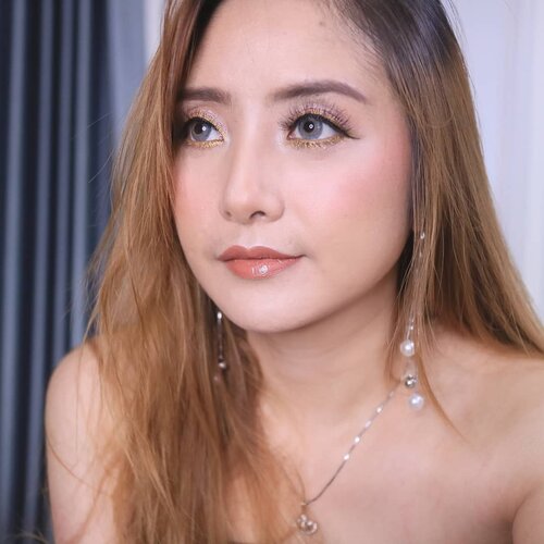 Simple eye n nude lips 😍#fdbeauty #clozetteid #universalhairandmakeup #uhmvideo #ivgbeauty #makeupclips #fiercesociety #tampilcantik #wakeupandmakeup #makeuptips #indobeautygram #makeupaddict #amazingmakeupart #maybelline #undiscovered_muas #indovidgram #makeupvideo #lagirlindonesia #discover_muas #beautyguruindonesia #beautygram #beautybloggerindonesia #muablora #eotd #discovervideos #nyxcosmeticsid #maccosmetics #glammakeup #indobeautysquad #jakartabeautyblogger