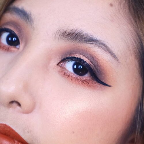 Kangen juga makeup bold gini 😍😂.@colourpopcosmetics Perception Palette@martinezbeautyofficial Lip Cream@wetnwildbeauty. Highlighter ..  #fdbeauty #clozetteid #universalhairandmakeup #uhmvideo #ivgbeauty #makeupclips #fiercesociety #tampilcantik #wakeupandmakeup #makeuptips #indobeautygram #makeupaddict #amazingmakeupart #beautyandhairdiaries #undiscovered_muas #indovidgram #makeupvideo #lagirlindonesia #discover_muas #beautyguruindonesia #beautygram #beautybloggerindonesia #muablora #toofaced #discovervideos #nyxcosmeticsid #maccosmetics #glammakeup #makeupforeverid