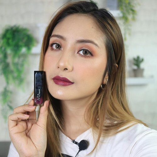 Lip Matte terbaik untuk bibir kering 😍 dari @arra_beauty ❤️ Wahh kalian wajib cek reviewnya nih .. cek diyoutube aku LOVEELLENTAN atau klik link diprofile ya 💕 .Ini 2 shade terbarunya yaitu Lume & Dumai (foto slide kedua).#fdbeauty #clozetteid  #ivgbeauty #makeupclips #fiercesociety #tampilcantik #wakeupandmakeup #makeuptips #indobeautygram #makeupaddict #amazingmakeupart #maybelline #undiscovered_muas #indovidgram #makeupvideo #lagirlindonesia #beautyguruindonesia #beautygram #beautybloggerindonesia #muablora  #discovervideos #nyxcosmeticsid  #glammakeup #indobeautysquad #jakartabeautyblogger