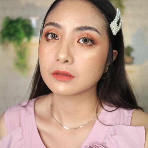 Most fav makeup style 🥰Warna coral, orange n brick colour paking cocok di aku 🤣🥰Kali kamu?? 😘.. . #fdbeauty #clozetteid  #ivgbeauty #makeupclip #makeuptips #indobeautygram #koreanstyle #koreanblusher #cchannelfellas #indovidgram #makeupvideo #beautyguruindonesia #beautygram #beautybloggerindonesia #muablora  #koreanmakeup #nyxcosmeticsid  #creamblush  #indobeautysquad #jakartabeautyblogger