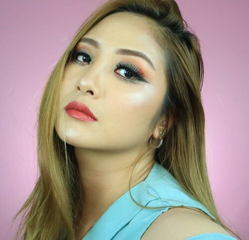 Mukaku kelihatan sinis yaaa?? 😁😂..#fdbeauty  #clozetteid  #ivgbeauty #makeupclips  #tampilcantik #wakeupandmakeup #makeuptips #indobeautygram #makeupaddict  #undiscovered_muas #indovidgram #makeupvideo #lagirlindonesia #bvloggerid #beautyguruindonesia #beautygram #charis #beautybloggerindonesia #muablora #charisceleb #nyxcosmeticsid  #makeoverid  #colourpopcosmetics #ragamkecantikan #focallure